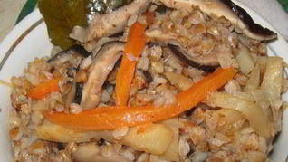 Плов из гречки с грибами