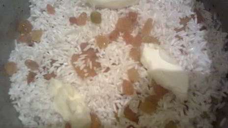 плов с курагой и изюмом