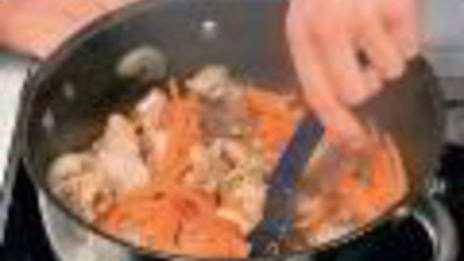 плов с курицей в кастрюле