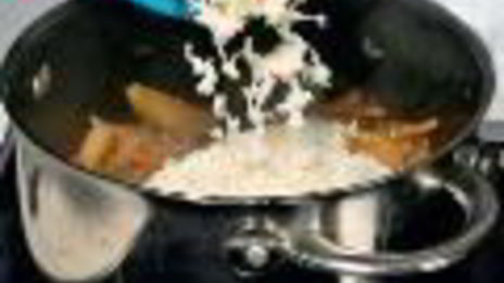 плов с курицей в кастрюле