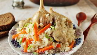 Плов с курицей в утятнице на плите