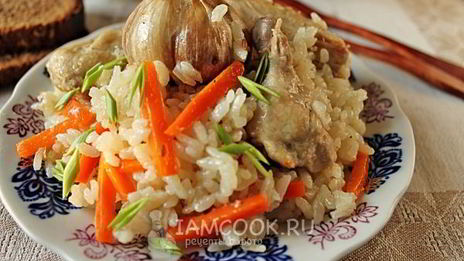 плов с курицей в утятнице на плите