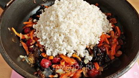 постный плов с сухофруктами