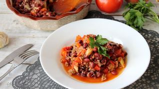 Овощное рагу с фаршем в духовке