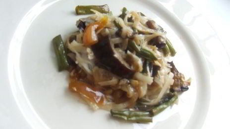 рагу из баклажанов с рисовой лапшой