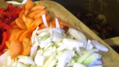 рагу из белой фасоли со свининой и грибами в мультиварке