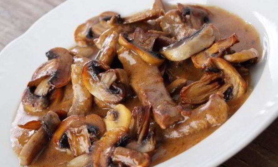 Рецепт рагу из говядины с красным вином и грибами