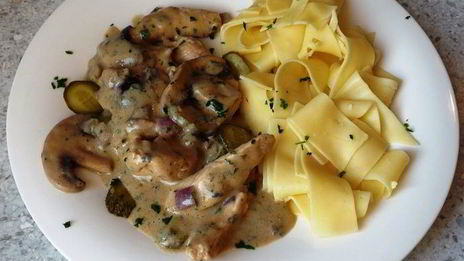 рагу из индейки по-строгановски