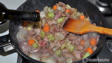 рагу из куриных сердечек и печени