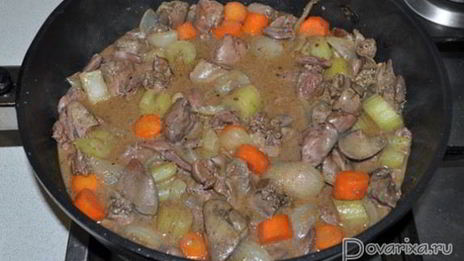 рагу из куриных сердечек и печени