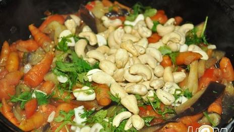 рагу с кешью и мини-морковью