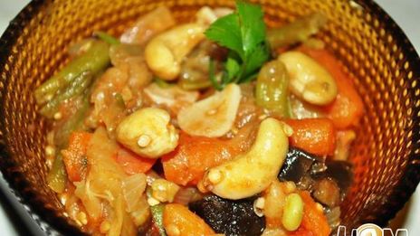 рагу с кешью и мини-морковью