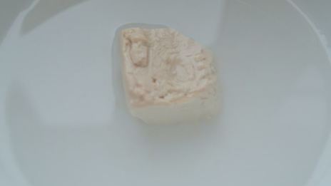 цельнозерновые сметанные треугольники с аппетитным рагу из индейки