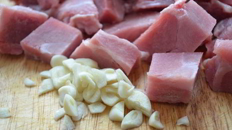 цельнозерновые сметанные треугольники с аппетитным рагу из индейки