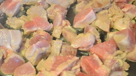 цельнозерновые сметанные треугольники с аппетитным рагу из индейки