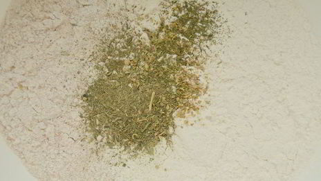 цельнозерновые сметанные треугольники с аппетитным рагу из индейки