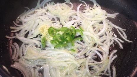 рисовая лапша с креветками и мидиями