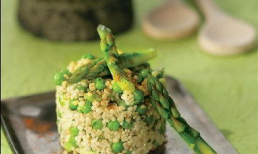 Рецепт ризотто из булгура со спаржей, зеленым горошком и сыром гравьера