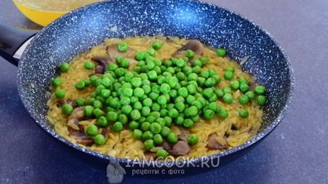 ризотто из пасты орзо с грибами и горошком