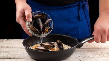 ризотто с креветками и мидиями