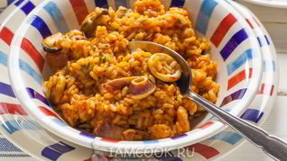 Ризотто с морепродуктами в томатном соусе