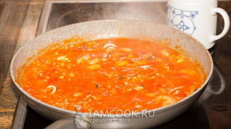 ризотто с морепродуктами в томатном соусе