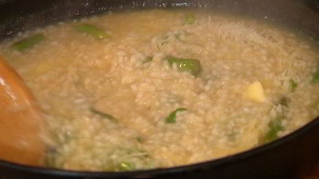 ризотто со спаржей и пармской ветчиной