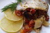 Дорада на овощной подушке из черри, сладкого перца и творога