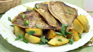 Камбала в духовке с картофелем