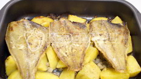 камбала в духовке с картофелем