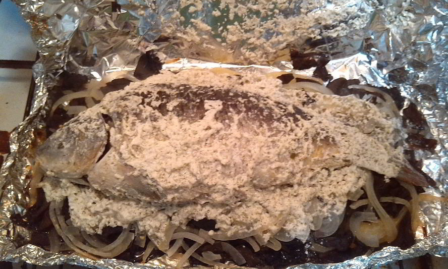 Рецепт карпа, запеченного в фольге с грибами и картофелем