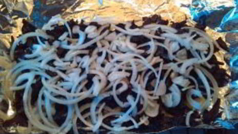 карп, запеченный в фольге с грибами и картофелем