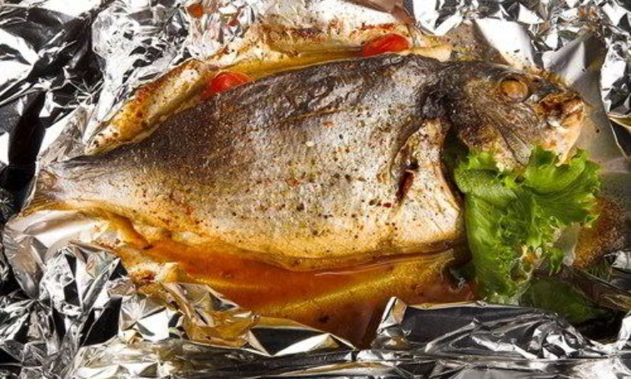 Рецепт карпа, запеченого с орехами, зернами граната и пряностями