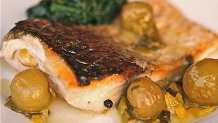 Кефаль со шпинатом