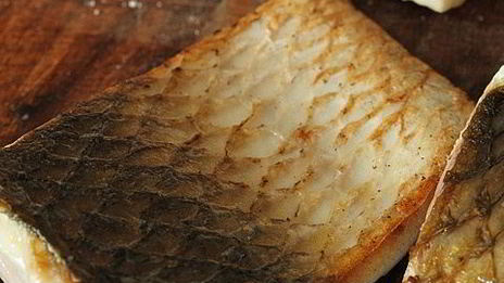 кефаль со шпинатом