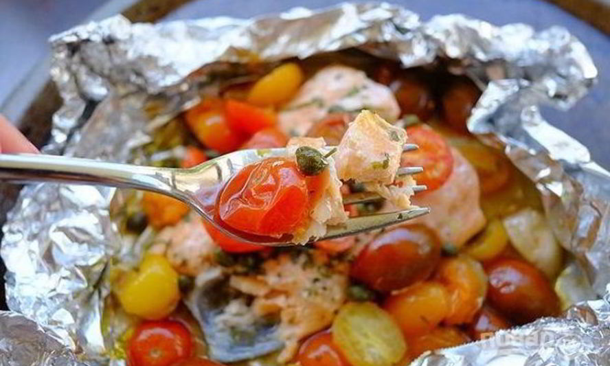 Рецепт красной рыбы с помидорами в духовке