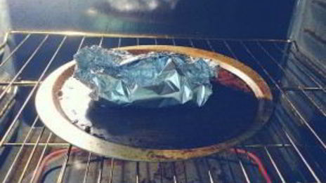 красная рыба с помидорами в духовке