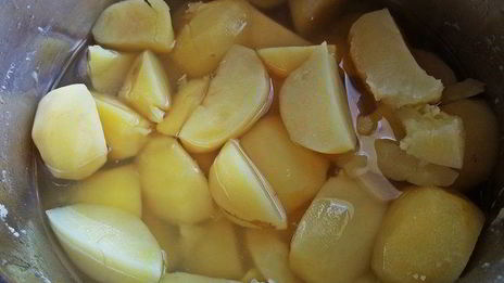 лосось под майонезом, запеченный в рукаве