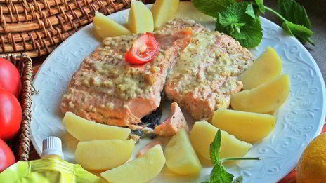 лосось под майонезом, запеченный в рукаве