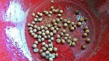 лосось под майонезом, запеченный в рукаве