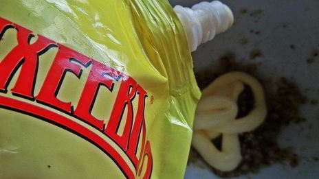 лосось под майонезом, запеченный в рукаве