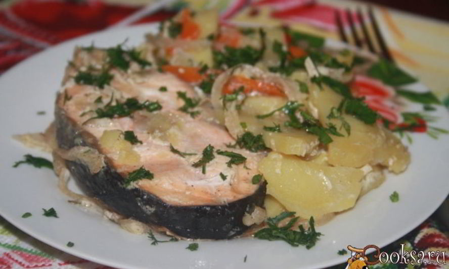 Рецепт лосося с овощами в горшочке