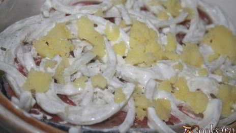 лосось с овощами в горшочке