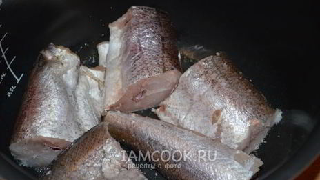минтай с овощами в мультиварке