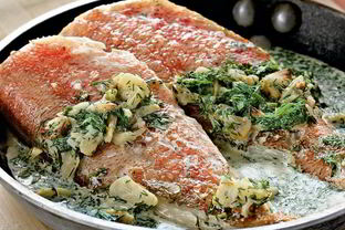 Окунь под чесночным соусом