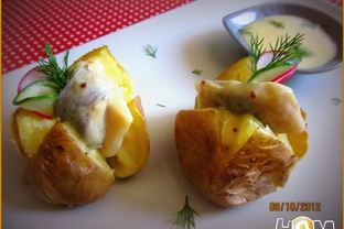 Печеный картофель с сельдью в горчичном соусе