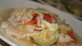 Рыба с летними овощами в пергаменте