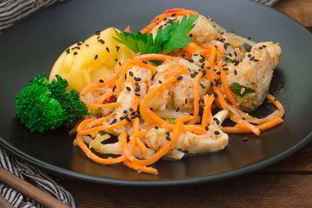 Рыба с морковью и луком