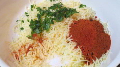 рыба в шубке из сыра с паприкой