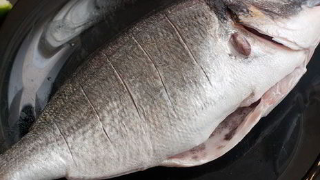 рыба, запеченная в беконе